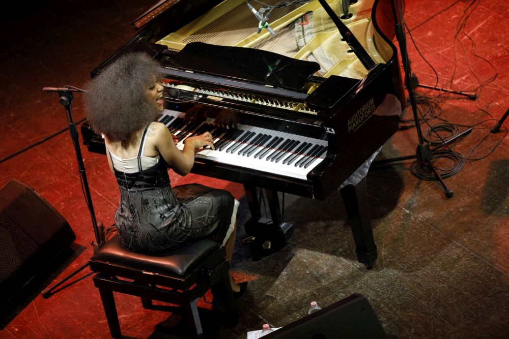 Jany on piano orizzontale - (Arturo Di Vita Photographer)_b