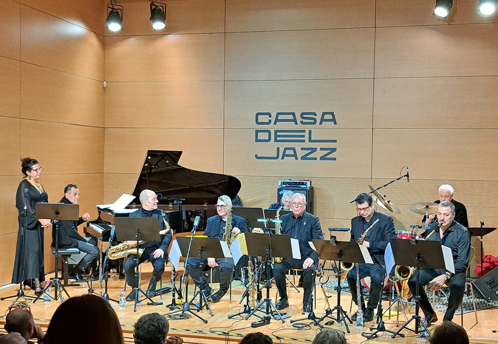 ADA MONTELLANICO E SAXES MACHINE