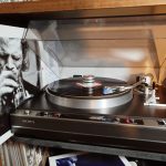 Rarefazione, economia del suono e tenuta espressiva in «Shine»: l’ultimo spazio sonoro di Chet Baker (Red Records, 2026)
